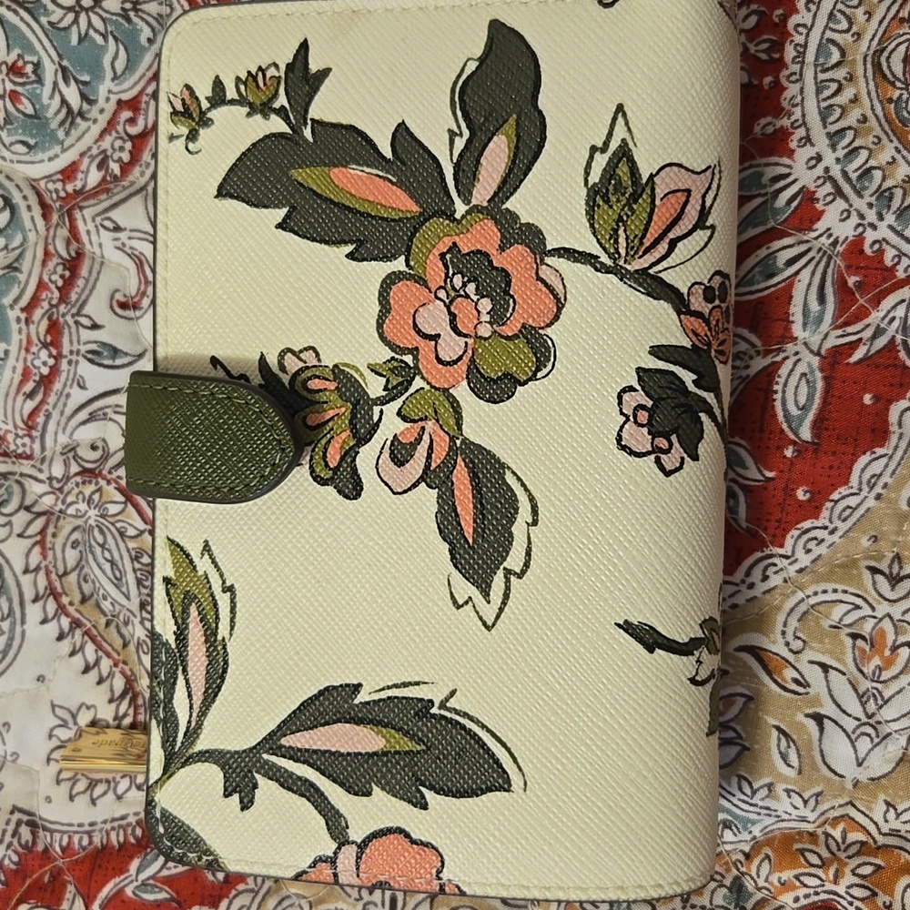Kate Spade - Picture 3 of 7